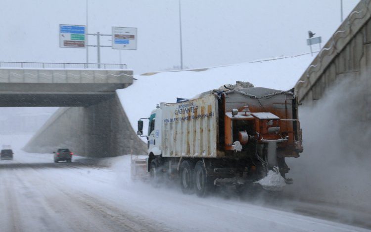 Gaziantep Büyükşehir’in bin 600 personeli sahada Gaziantep Büyükşehir’in bin 600 personeli sahada