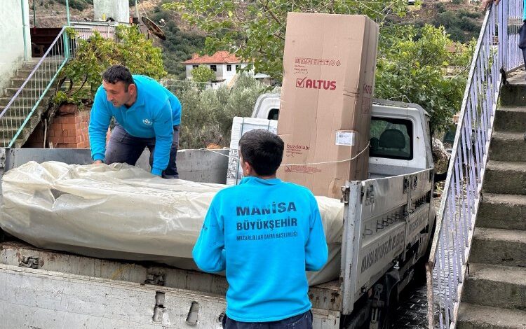 Manisa Büyükşehir’den yangınzede aileye yardım eli Manisa Büyükşehir’den yangınzede aileye yardım eli