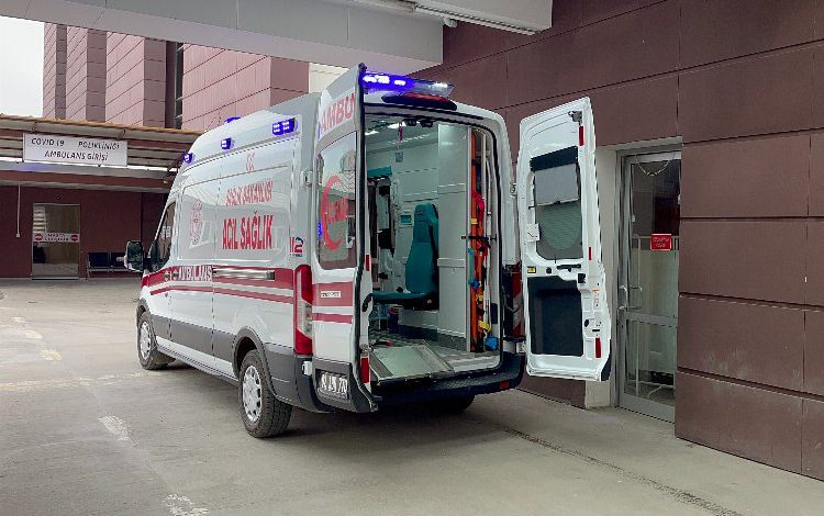 Genç adam ilaç içerek canına kıymak istedi Genç adam ilaç içerek canına kıymak istedi