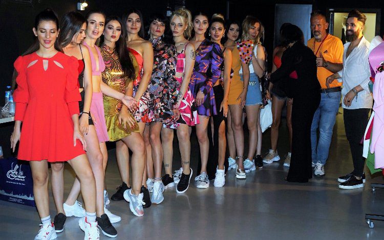 Mankenler bu kez ayakkabı defilesinde Mankenler bu kez ayakkabı defilesinde