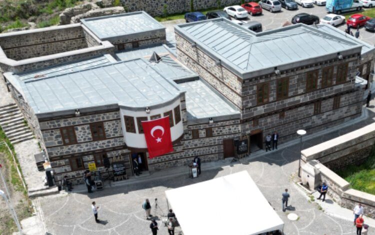 EBB Türk-Ermeni İlişkileri Araştırma Merkezi açıldı EBB Türk-Ermeni İlişkileri Araştırma Merkezi açıldı