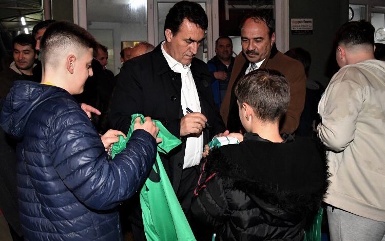 Bursa’da çocuklardan Başkan Dündar’a yoğun ilgi