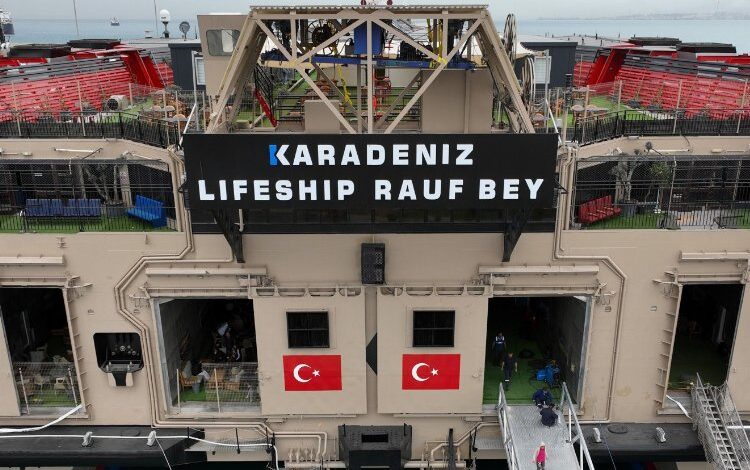 Rauf Bey gençlere kapılarını açtı