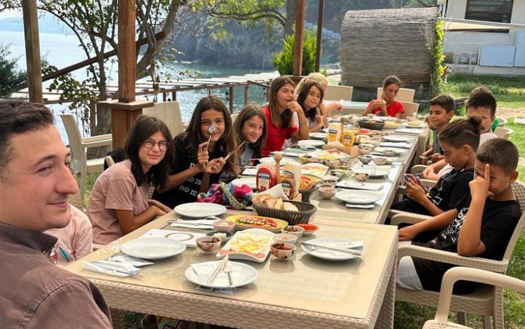 Bursa Mudanya’da yaz Kur’an kursiyerleri kahvaltıda buluştu Bursa Mudanya’da yaz Kur’an kursiyerleri kahvaltıda buluştu