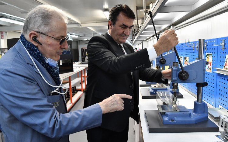 Bursa Osmangazi’den kalifiye eleman yetiştiren şirkete ziyaret Bursa Osmangazi’den kalifiye eleman yetiştiren şirkete ziyaret