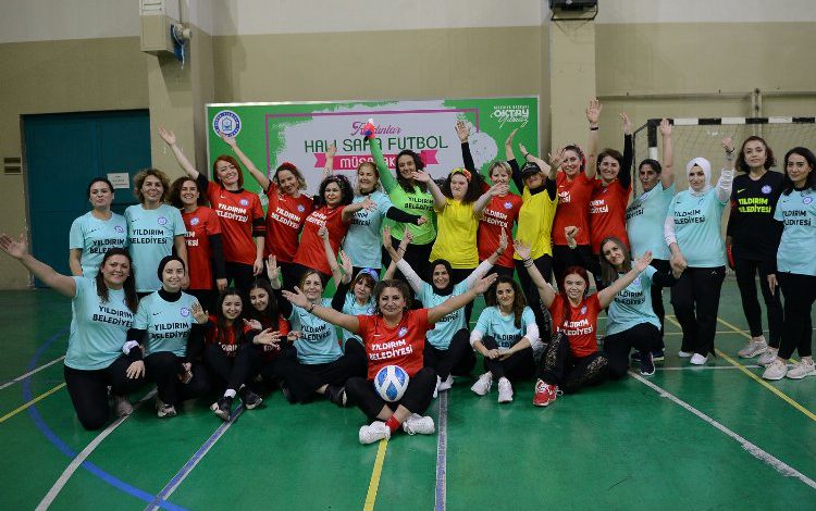 Bursa Yıldırım’da topuklu kramponlar özel çocuklar için topa vurdu