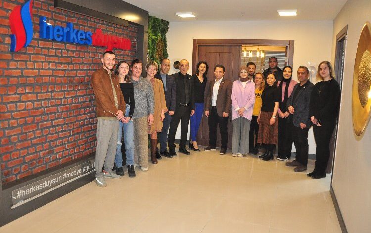 Herkes Duysun tam kadro iş başında Herkes Duysun tam kadro iş başında