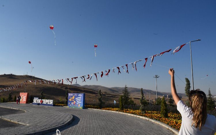 Konya Selçuklu semaları uçurtmalarla renklendi Konya Selçuklu semaları uçurtmalarla renklendi