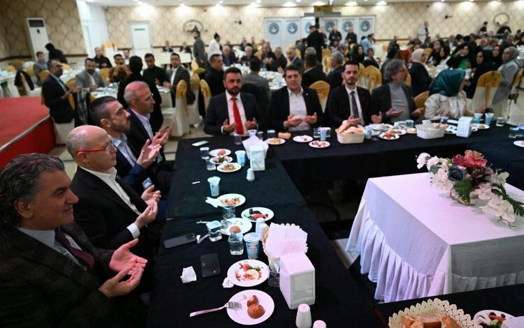 AK Parti Bursa Kestel’de teşkilat iftarında AK Parti Bursa Kestel’de teşkilat iftarında