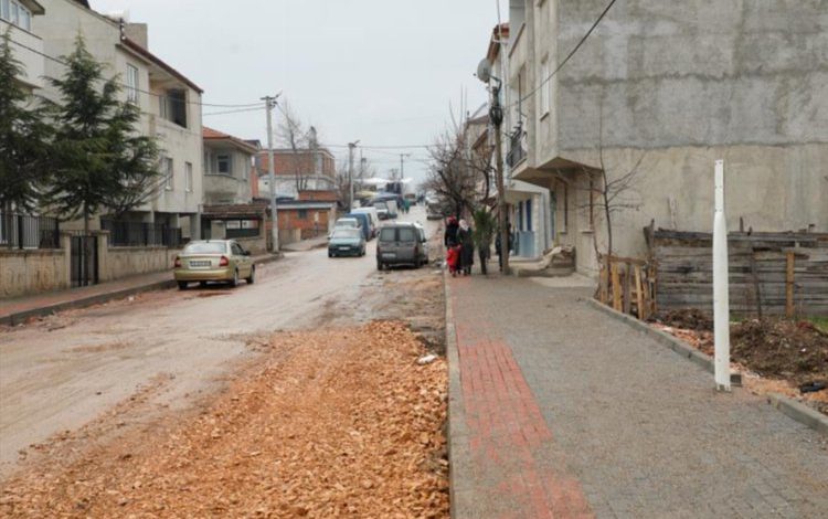 Bursa İnegöl Huzur Mahallesi’nde eksik kaldırımlar tamamlanıyor