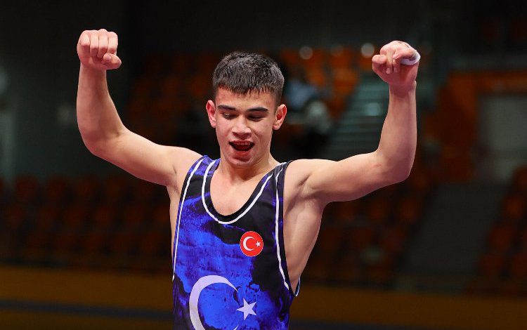 Kayserili sporcu Emre Mutlu altın madalya kazandı Kayserili sporcu Emre Mutlu altın madalya kazandı