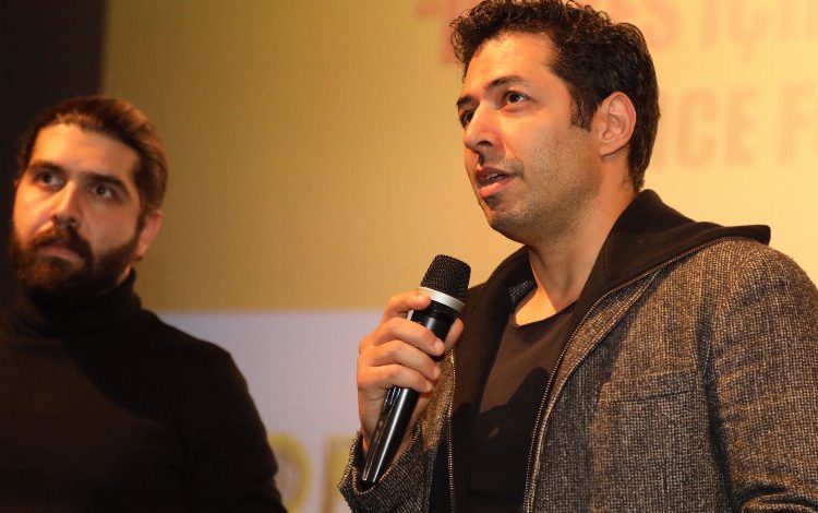 Mert Fırat: “Heyecanın peşine düşmüş yönetmen” Mert Fırat: “Heyecanın peşine düşmüş yönetmen”
