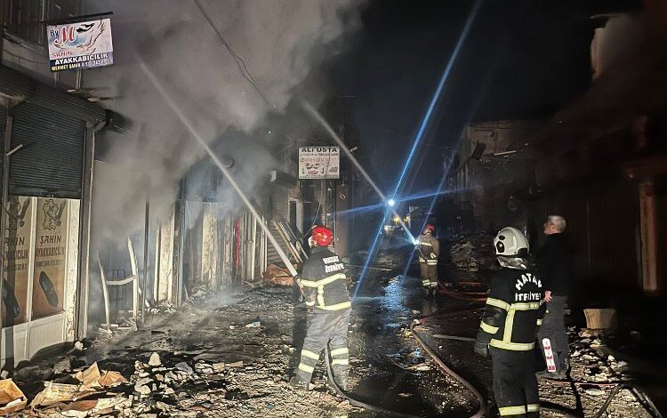 Hatay’daki yangını söndüren 3 ilin ekibi birlikte sahur yaptılar
