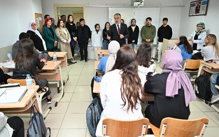 Bursa’da 10 bin öğrencinin bursu hesaplarda Bursa’da 10 bin öğrencinin bursu hesaplarda