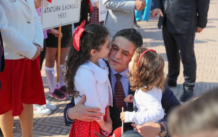 İzmir Aliağa’da renkli 23 Nisan İzmir Aliağa’da renkli 23 Nisan