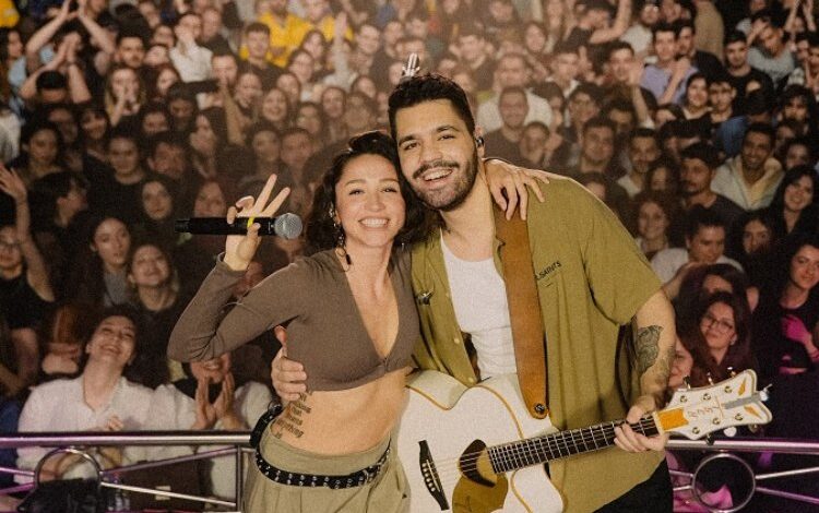 Zeynep Bastık, Emircan’ın sahnesine konuk oldu Zeynep Bastık, Emircan’ın sahnesine konuk oldu