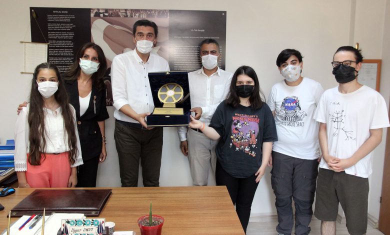 Su tasarrufuna Bursa’dan ‘Çizgi Çek’tiler Su tasarrufuna Bursa’dan ‘Çizgi Çek’tiler