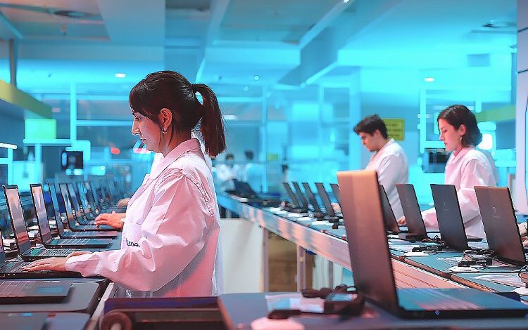 Günde 5 bin adet bilgisayar üretiyor Günde 5 bin adet bilgisayar üretiyor