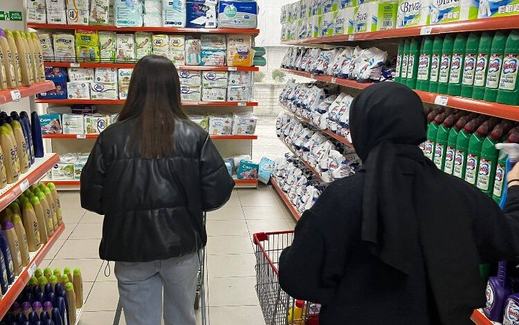 Öğrencilerin imdadına Sosyal Market yetişiyor