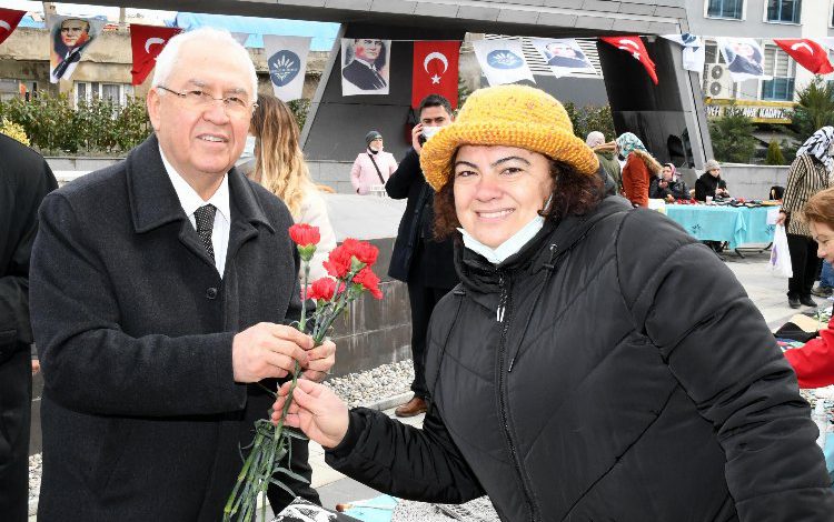 İzmir Karabağlar’da “Kadın Emeği Kermesi”