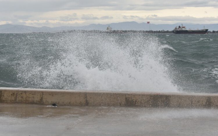 Marmara ve Ege’ye kuvvetli rüzgar uyarısı Marmara ve Ege’ye kuvvetli rüzgar uyarısı