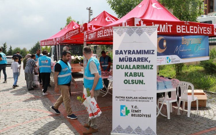 Belediye kabristanda vatandaşları yalnız bırakmadı