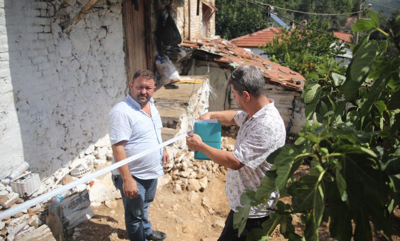 İzmir Bergama, orman şehidinin baba ocağını onarıyor