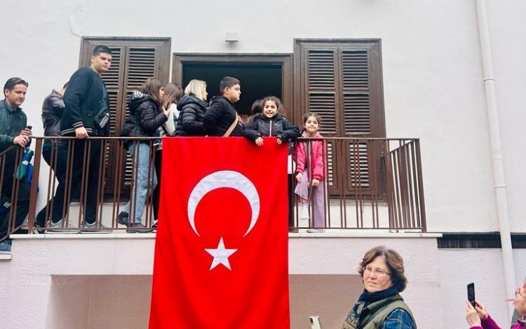 Andımızı Ata’mızın evinin bahçesinde okudular