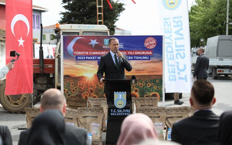 Silivri’den üreticilere ayçiçek tohumu desteği Silivri’den üreticilere ayçiçek tohumu desteği