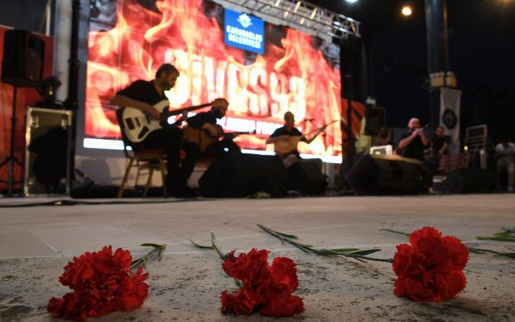 Karabağlar, Madımak’ta yitirilen canları andı