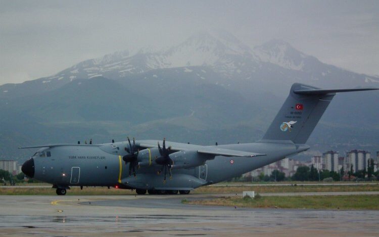 Gazze için 11 uçakla insani yardım malzemesi taşındı Gazze için 11 uçakla insani yardım malzemesi taşındı
