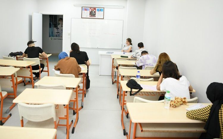 Çayırova’da yaz okulları deneme sınavıyla tamamlandı Çayırova’da yaz okulları deneme sınavıyla tamamlandı