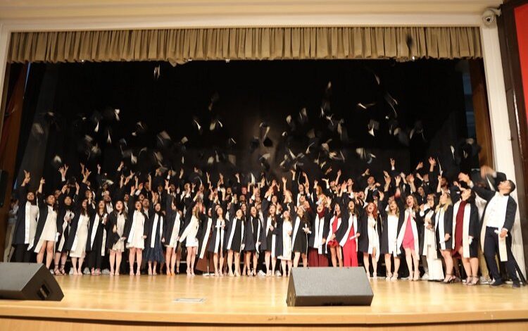 ERÜ Mimarlık’ta mezuniyet sevinci