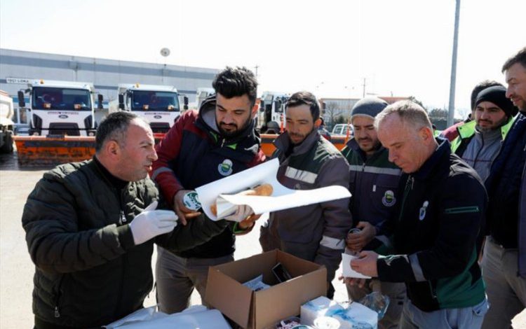 Bursa İnegöl’de karla mücadeleye Başkan Taban’dan ikramlı teşekkür