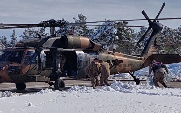 Mehmetçik’ten gövde gösterisi Mehmetçik’ten gövde gösterisi
