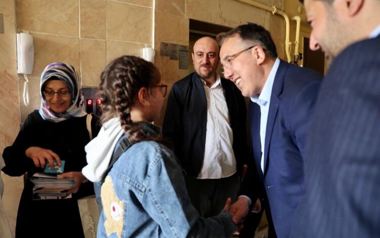 Mehmet Savran’dan çat kapı bayram ziyareti Mehmet Savran’dan çat kapı bayram ziyareti