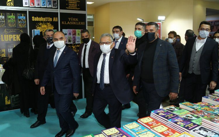 Kayseri Kitap Fuarı 4’ncü kez açıldı Kayseri Kitap Fuarı 4’ncü kez açıldı