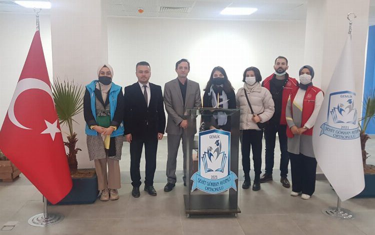 Bursa Gemlik Şehit Gökhan Aydınlı Ortaokulu fidan dikti Bursa Gemlik Şehit Gökhan Aydınlı Ortaokulu fidan dikti