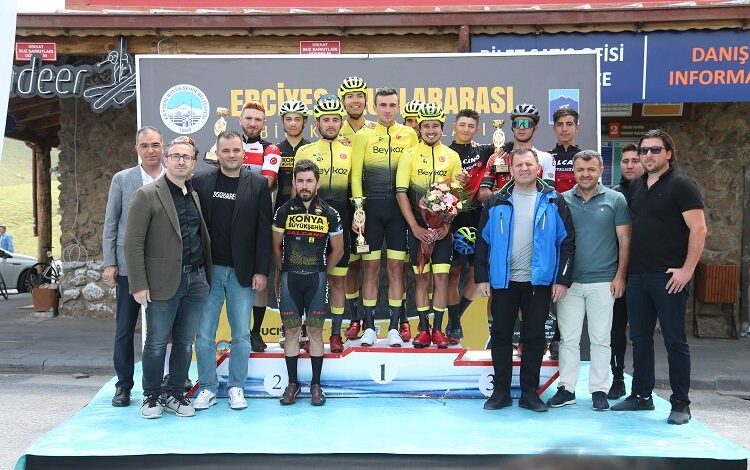Erciyes Uluslararası Yol Bisiklet Yarışları nefesleri kesti