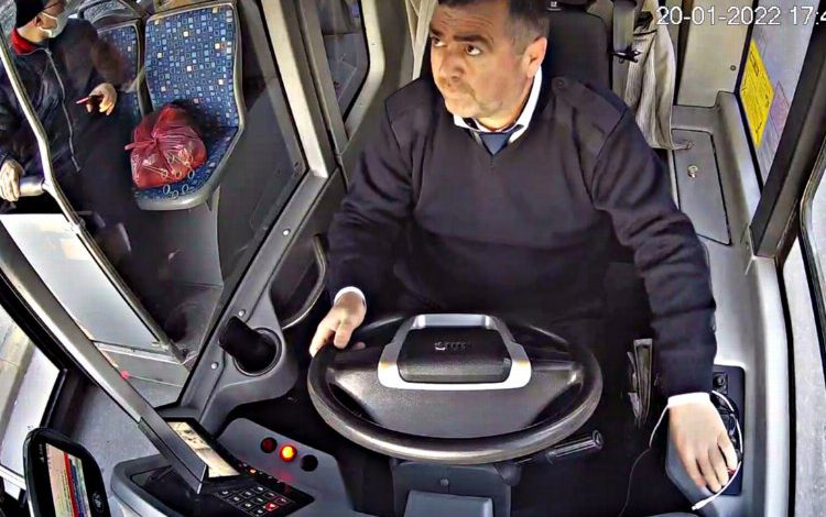 Güzergâhı hastaneye çevirip kalbi duran hastanın hayatını kurtardı