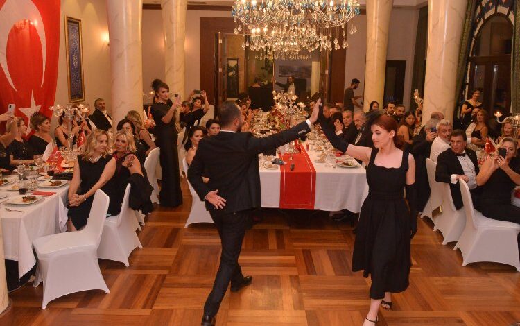 YASAV’ın Cumhuriyet kadınlarından özel balo