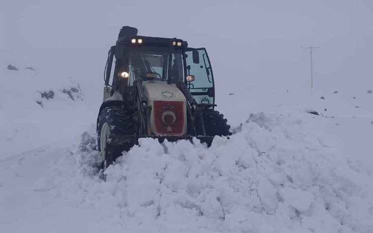 Malatya’da karla mücadele sürüyor Malatya’da karla mücadele sürüyor