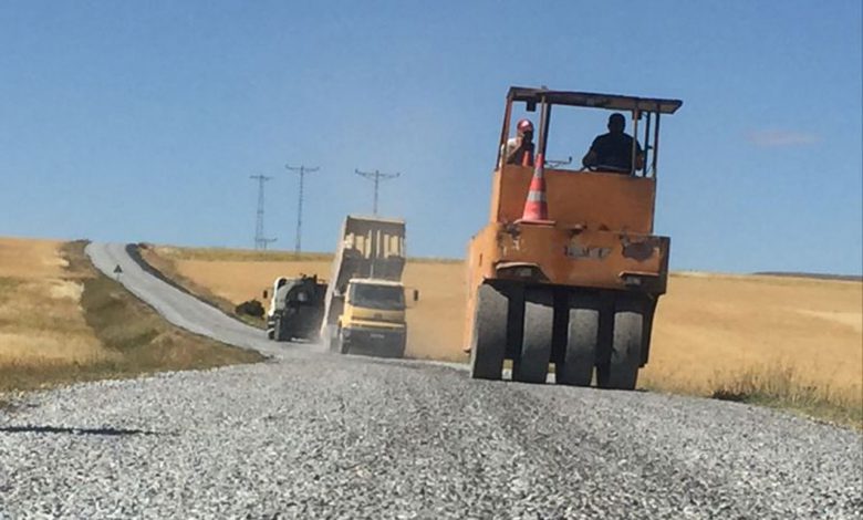 Kayseri kırsalında yol çalışmaları sürüyor Kayseri kırsalında yol çalışmaları sürüyor