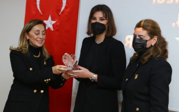 Yardım Sevenler’den Vakıfbank’a ‘gönül’ ödülü