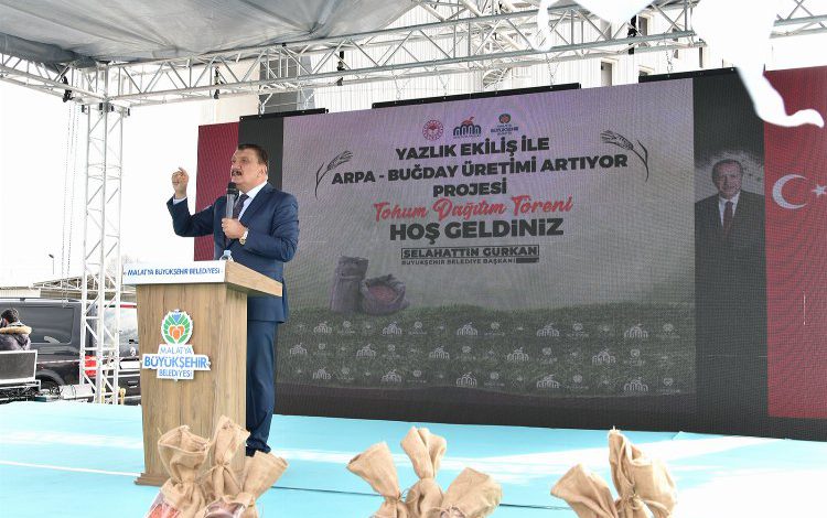 Malatya’da çiftçilere buğday ve arpa tohumu dağıtımı yapıldı Malatya’da çiftçilere buğday ve arpa tohumu dağıtımı yapıldı