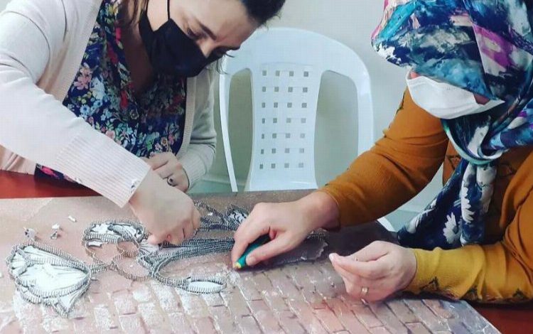 Kocaeli İzmit’te kadınların el emekleri eğitimle taçlanıyor Kocaeli İzmit’te kadınların el emekleri eğitimle taçlanıyor