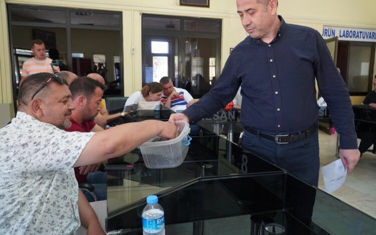 İlk ayçiçeği ürünü kilosu 24,50 TL’den alıcı buldu İlk ayçiçeği ürünü kilosu 24,50 TL’den alıcı buldu