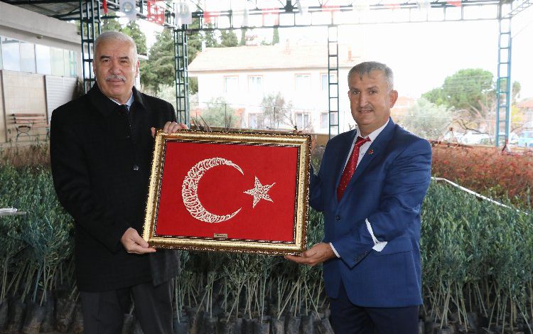 Manisa’da üreticiye fidan yardımı Manisa’da üreticiye fidan yardımı