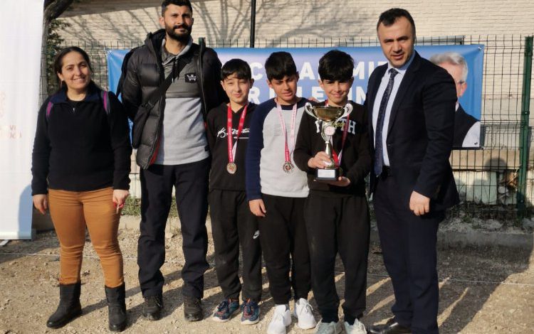 Bursa Yıldırım Erdoğan Şahinoğlu Ortaokulu öğrencilerinden Bocce’de büyük başarı Bursa Yıldırım Erdoğan Şahinoğlu Ortaokulu öğrencilerinden Bocce’de büyük başarı