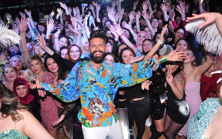 Kadınlar Mehmet’le coştu Kadınlar Mehmet’le coştu